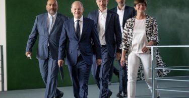 Bundeskanzler Olaf Scholz und sein Kabinett werben für das neue&nbsp;Entlastungspaket. Foto: Michael Kappeler/dpa