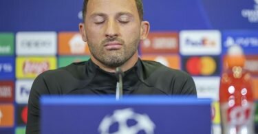 Will die Diskussion um seinen Job nicht an sich heranlassen: Leipzigs Trainer Domenico Tedesco. Foto: Jan Woitas/dpa