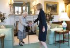 Queen Elizabeth II. empfängt Liz Truss auf Schloss Balmoral - und ernennt die Vorsitzende der Konservativen Partei zur neuen Premierministerin von Großbritannien. Foto: Jane Barlow/PA Wire/dpa