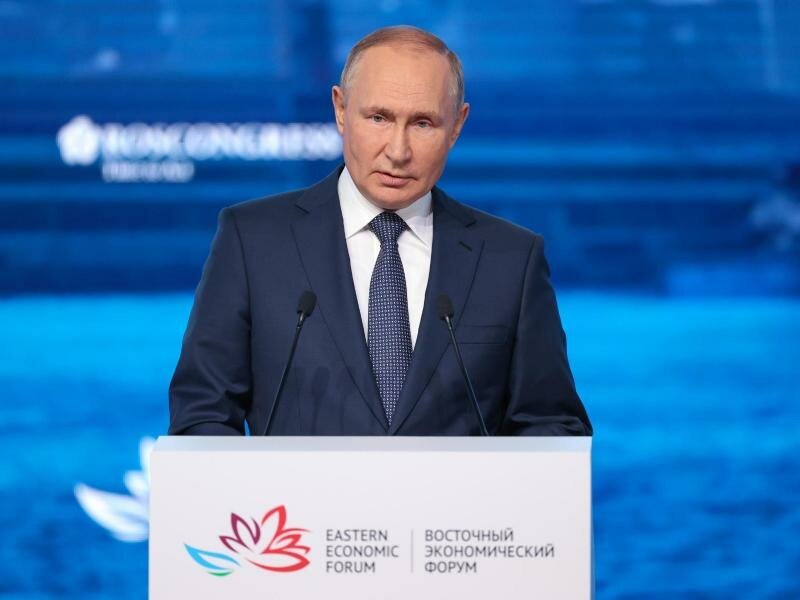 Der russische Präsident Wladimir Putin spricht auf dem Östlichen Wirtschaftsforum in Wladiwostok. Foto: Sergei Bobylev/Pool TASS Host Photo Agency/AP/dpa