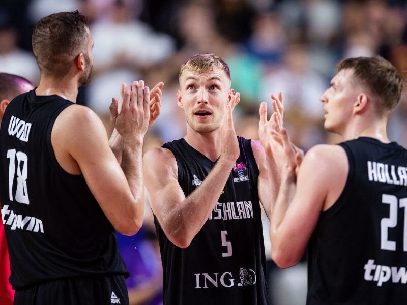 Wollen jetzt auch Berlin rocken: Mit Rückenwind fahren die deutschen Basketballer zur EM-Endrunde nach Berlin. Foto: Marius Becker/dpa
