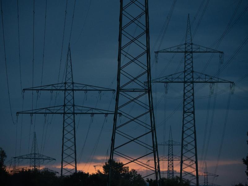 Das Stromnetz könnte nach Ansicht des Städtebundes vor einer Überlastung stehen. Foto: Sebastian Gollnow/dpa