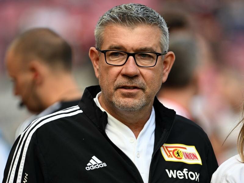 Der Schweizer Urs Fischer steht mit dem 1. FC&nbsp;Union Berlin an der Tabellenspitze der Bundesliga. Foto: Federico Gambarini/dpa