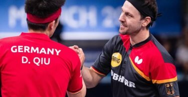 Timo Boll (r) wird verletzungsbedingt nicht für Deutschland bei der WM&nbsp;antreten.&nbsp;Stattdessen ist Dang&nbsp;Qiu (l) die Nummer 1 im&nbsp;Team. Foto: Marius Becker/dpa