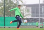 Trainiert weiter mit dem VfL Wolfsburg: Max Kruse. Foto: Julian Stratenschulte/dpa