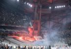 Vor dem Spiel Olympique Marseille gegen Eintracht Frankfurt lieferten sich Fans beider Vereine eine heftige Pyro-Auseinandersetzung. Foto: Sebastian Gollnow/dpa