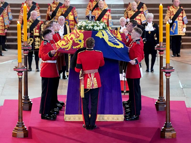 Die Königin wird vier Tage lang in der Westminster Hall aufgebahrt, bevor sie am Montag, dem 19. September, beigesetzt wird. Foto: Yui Mok/PA Wire/dpa