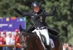 Nach einer starken Dressur in Führung: Vielseitigkeitsreiter Michael Jung auf Chipmunk freut sich nach seinem Ritt. Foto: Friso Gentsch/dpa