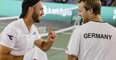 Im Davis Cup noch ungeschlagen: Tim Pütz (l) und Kevin Krawietz jubeln. Foto: Frank Molter/dpa