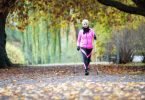 Bewegung kann geistig fithalten - und helfen, das Alzheimer-Risiko zu senken. Foto: Christin Klose/dpa-tmn