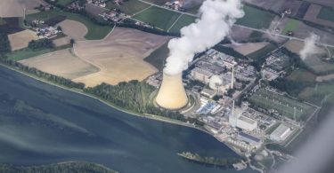 Das Atomkraftwerk Isar 2 in Bayern ist derzeit noch in Betrieb. Foto: Jan Woitas/dpa