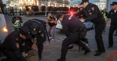 Auch in Jekaterinburg kam es zu Demonstrationen. Foto: Uncredited/AP/dpa