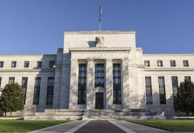Zur Bekämpfung der hohen Inflationsrate erhöht die US-Notenbank ihren Leitzins erneut. Foto: J. Scott Applewhite/AP/dpa