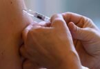 Eine Impfung gegen Grippe soll ab Oktober auch in den Apotheken möglich sein. Foto: Robert Michael/dpa-Zentralbild/dpa