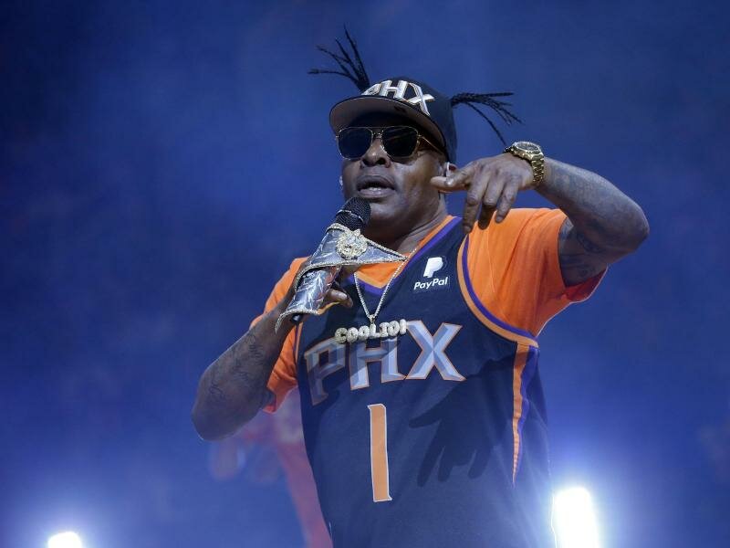 Coolio tritt in der Halbzeitpause eines NBA-Basketballspiels im US-Bundesstaat Arizona auf. Foto: Rick Scuteri/AP/dpa